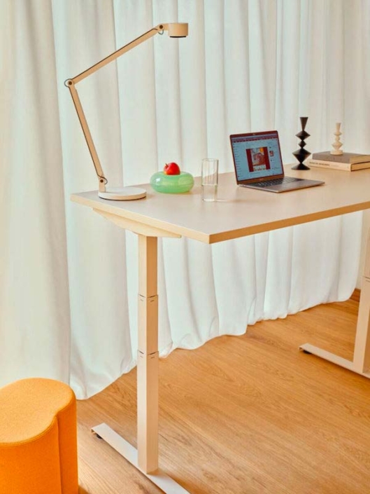 ubia-mobilier-poste-travail-reglable-en-hauteur