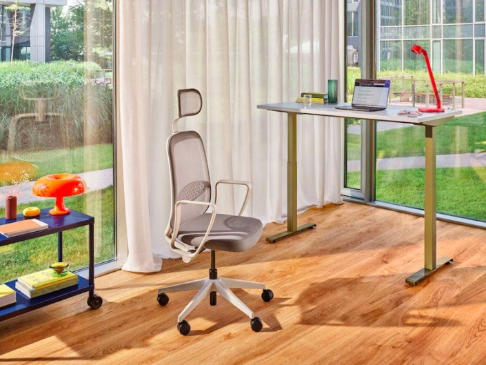 ubia-mobilier-poste-travail-reglable-en-hauteur
